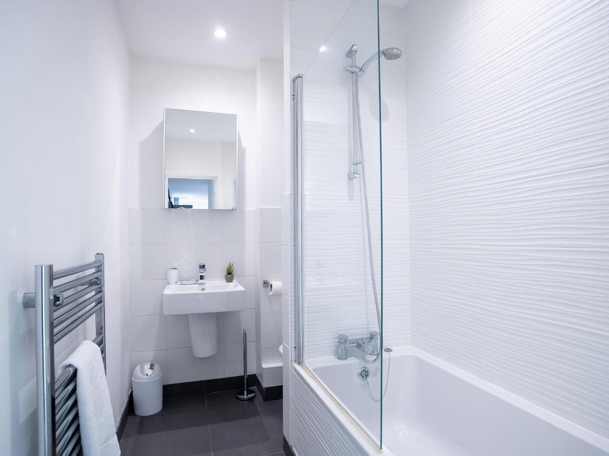 Pembroke House Apartments Exeter For Families Business Relocation Free Parking エクステリア 写真